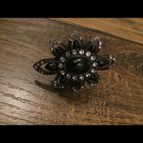 Ring - Picture 1 of 2